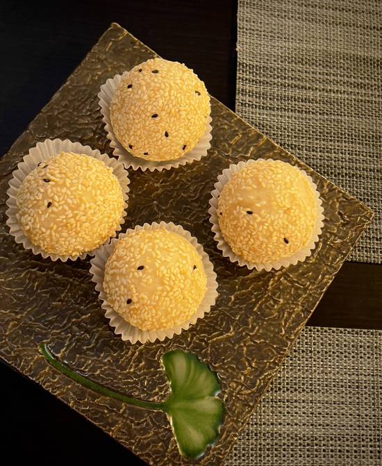 220. D/F Egg Yolk Paste Sesame Ball (流沙煎堆仔)/ 4 pcs
